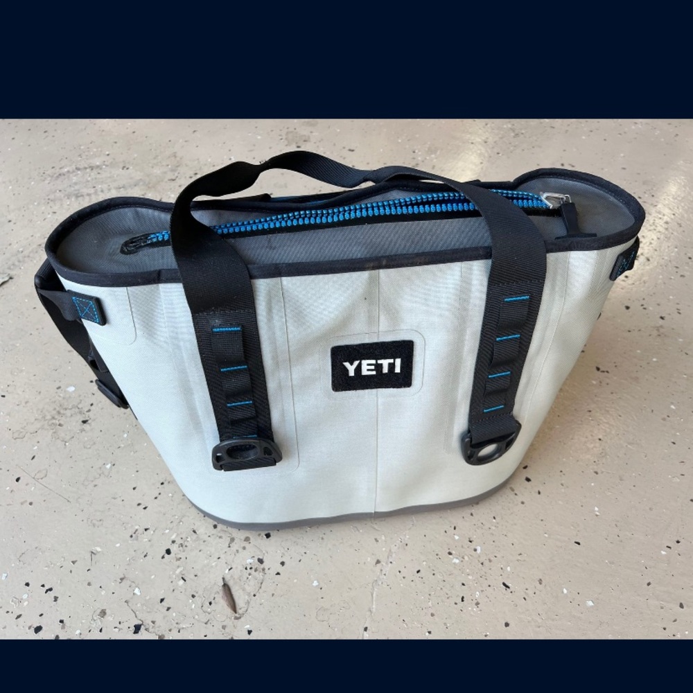 Yeti cooler hopper 30